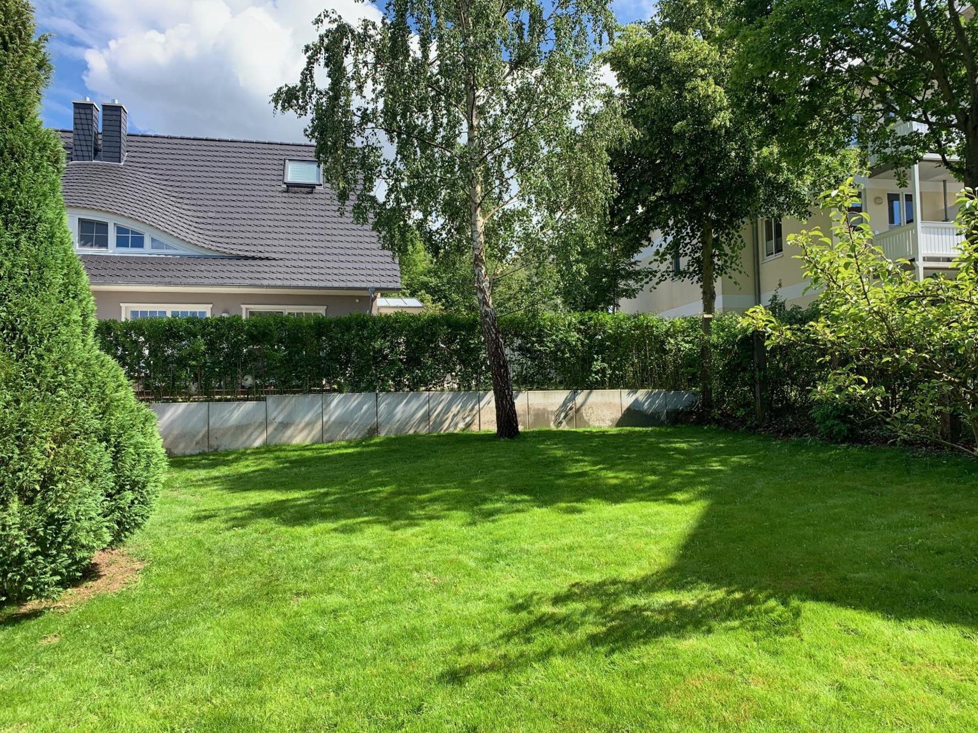 Ruhige Mit Sonnenterrasse Und Garten